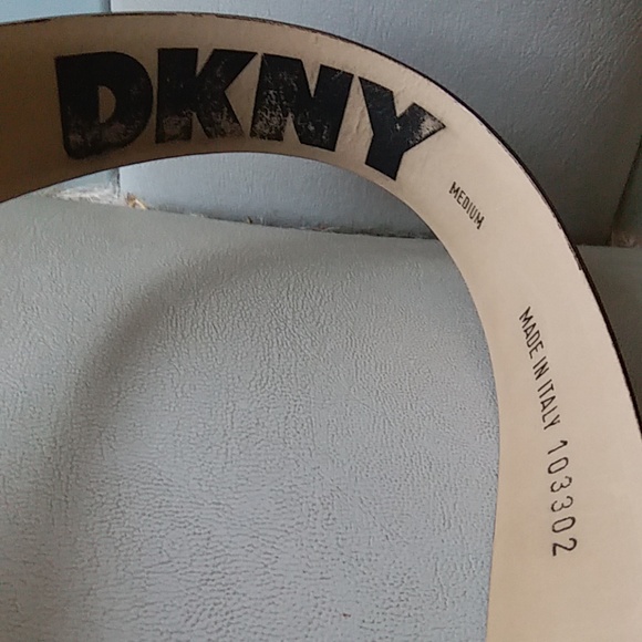 Elegant authentic DKNY leather belt Italy Medium - Picture 3 of 8